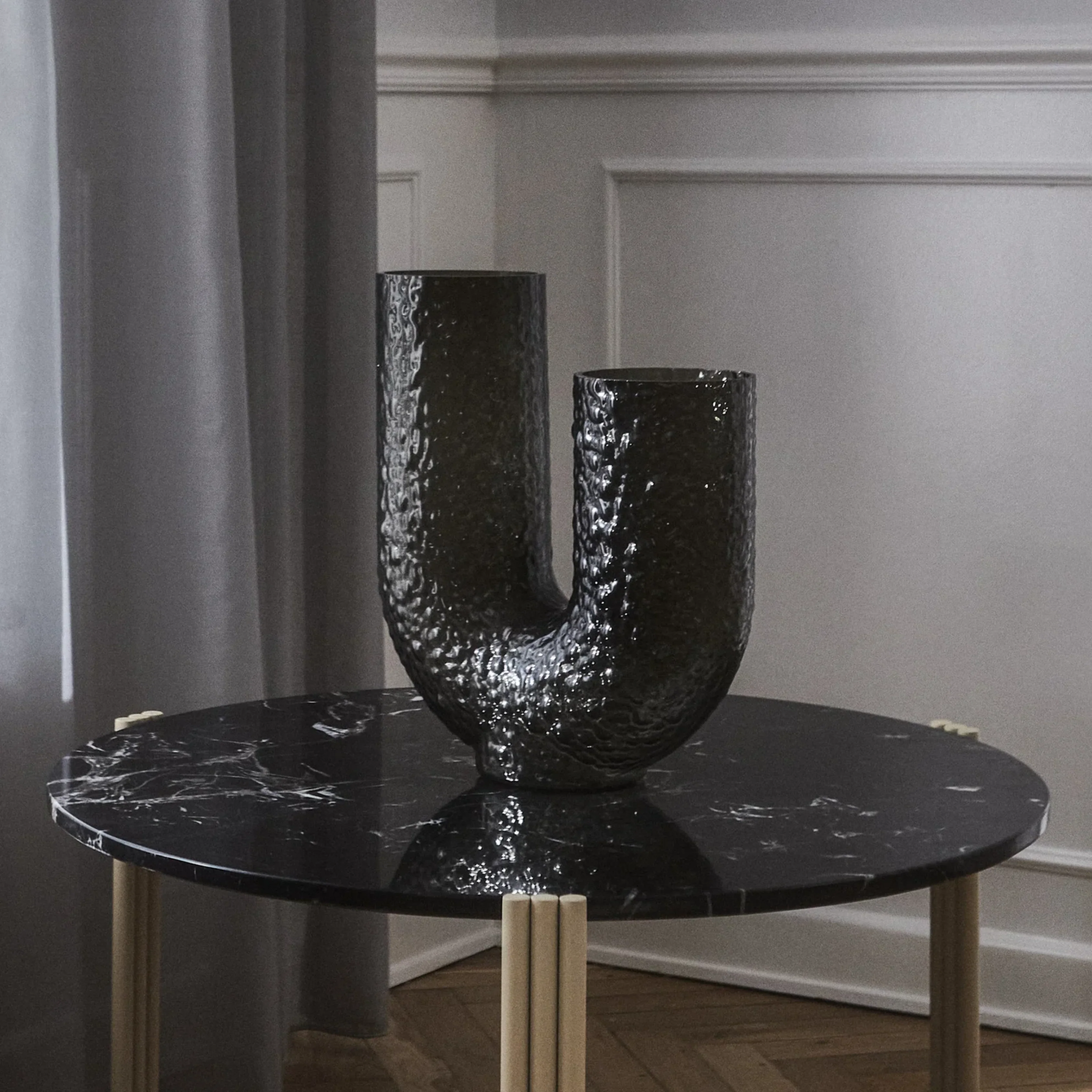 Arura Black Large Vase - Image 2