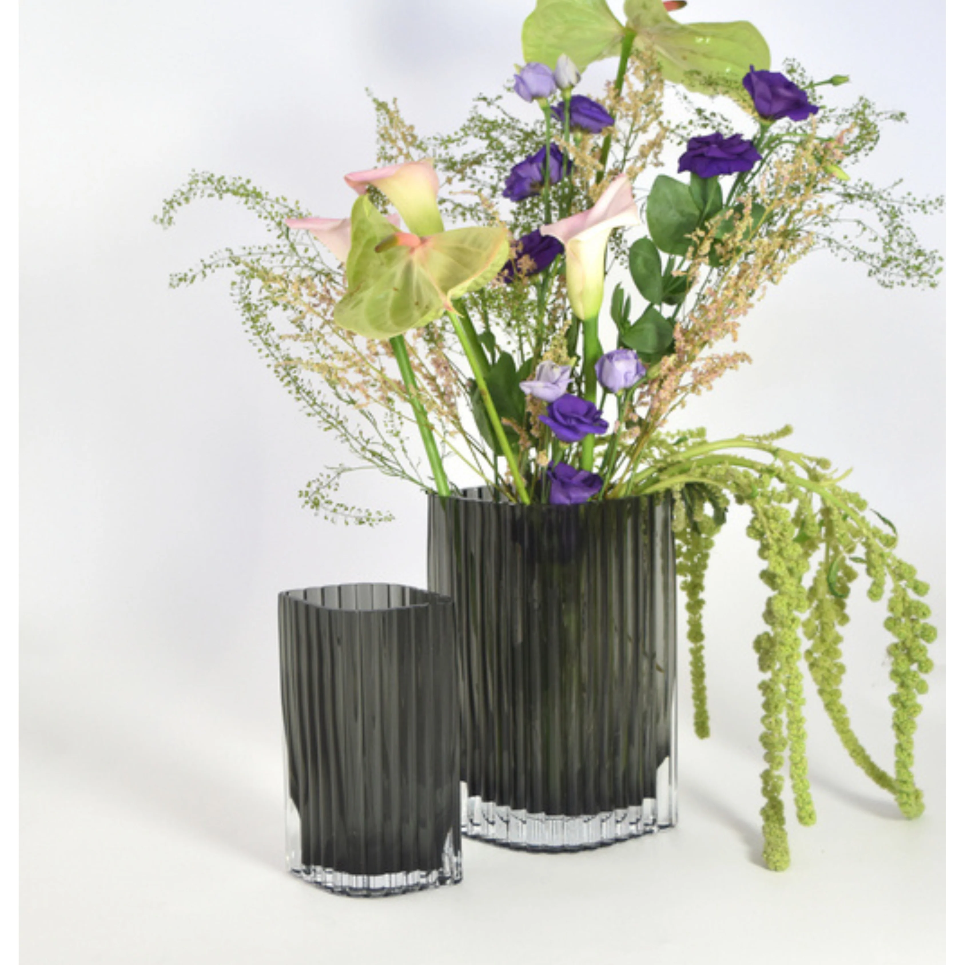 Folium Black Small Vase - Image 5