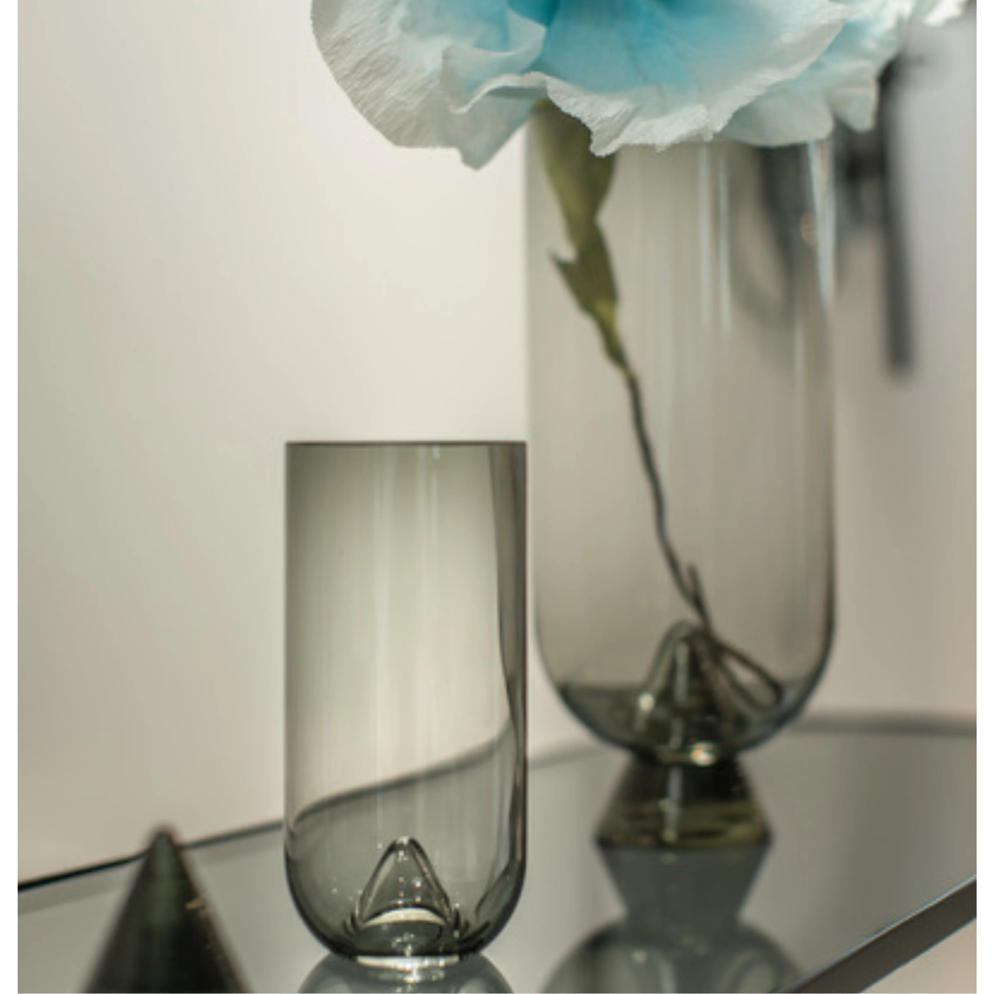 Glacies Black Small Vase - Image 2