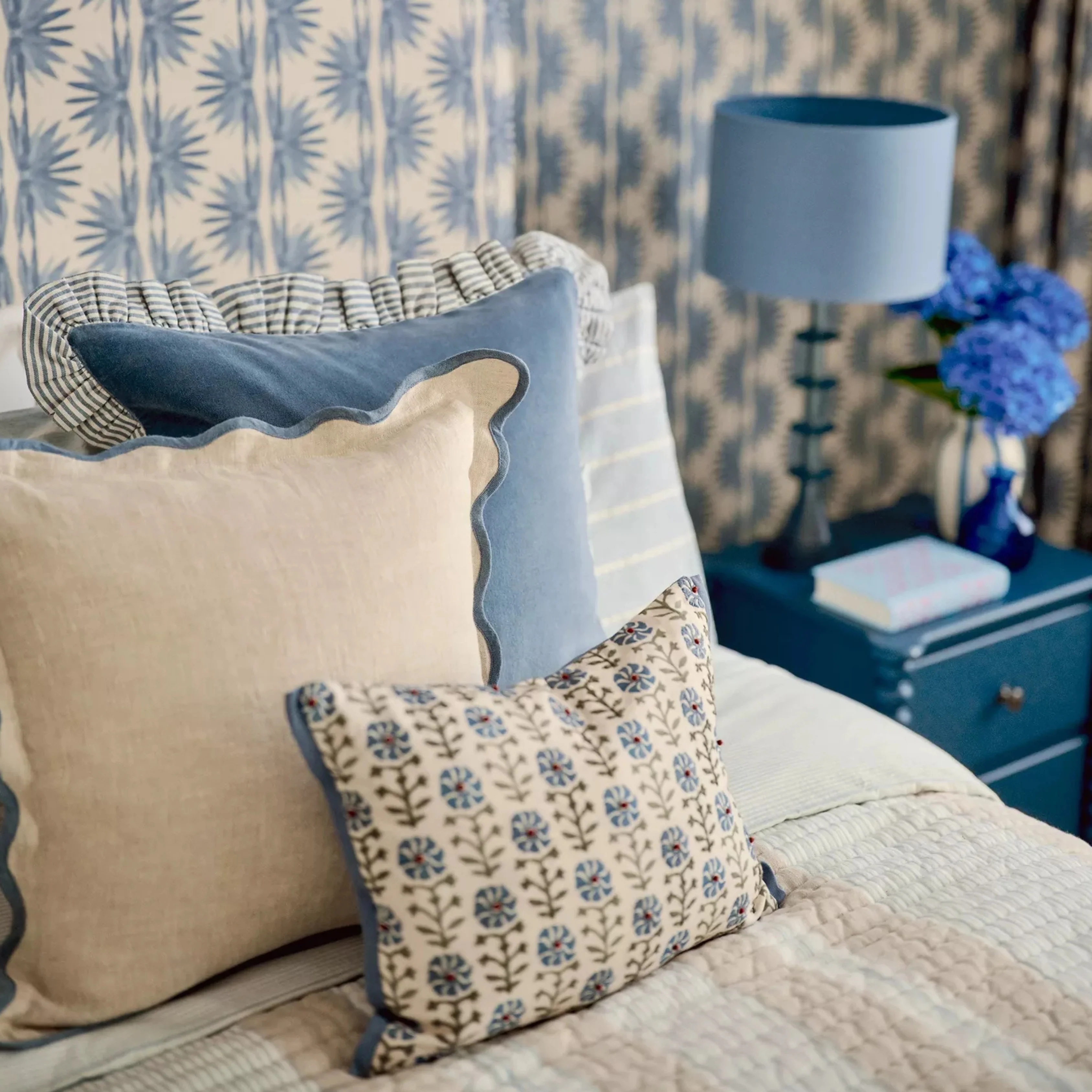 Soft Curve Linen Cushion - Image 2