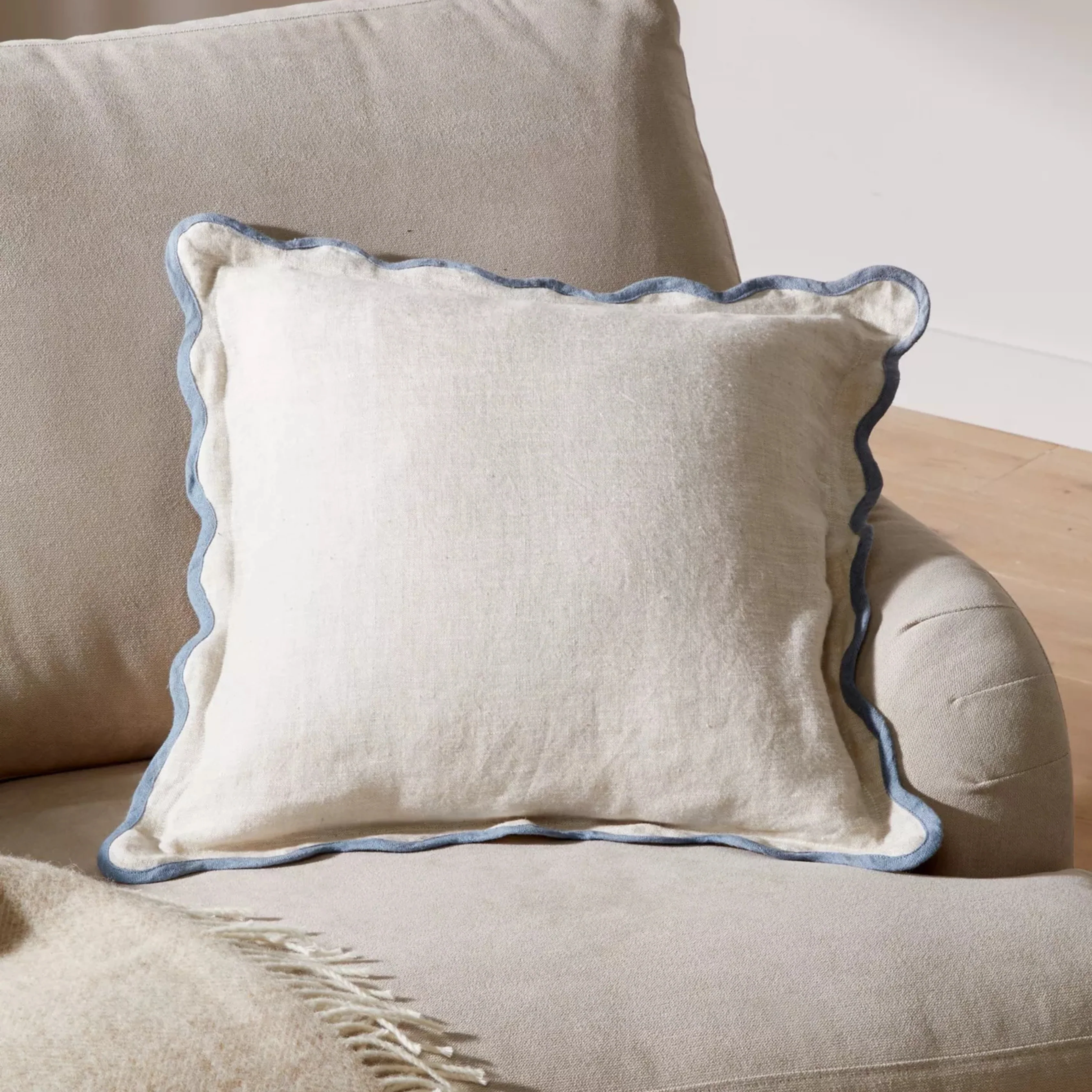 Soft Curve Linen Cushion - Image 3