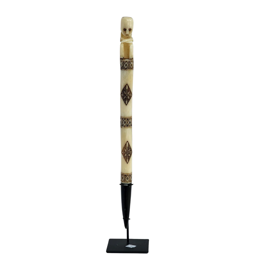 Timor Ceremonial Sumba with Stand Natural - White