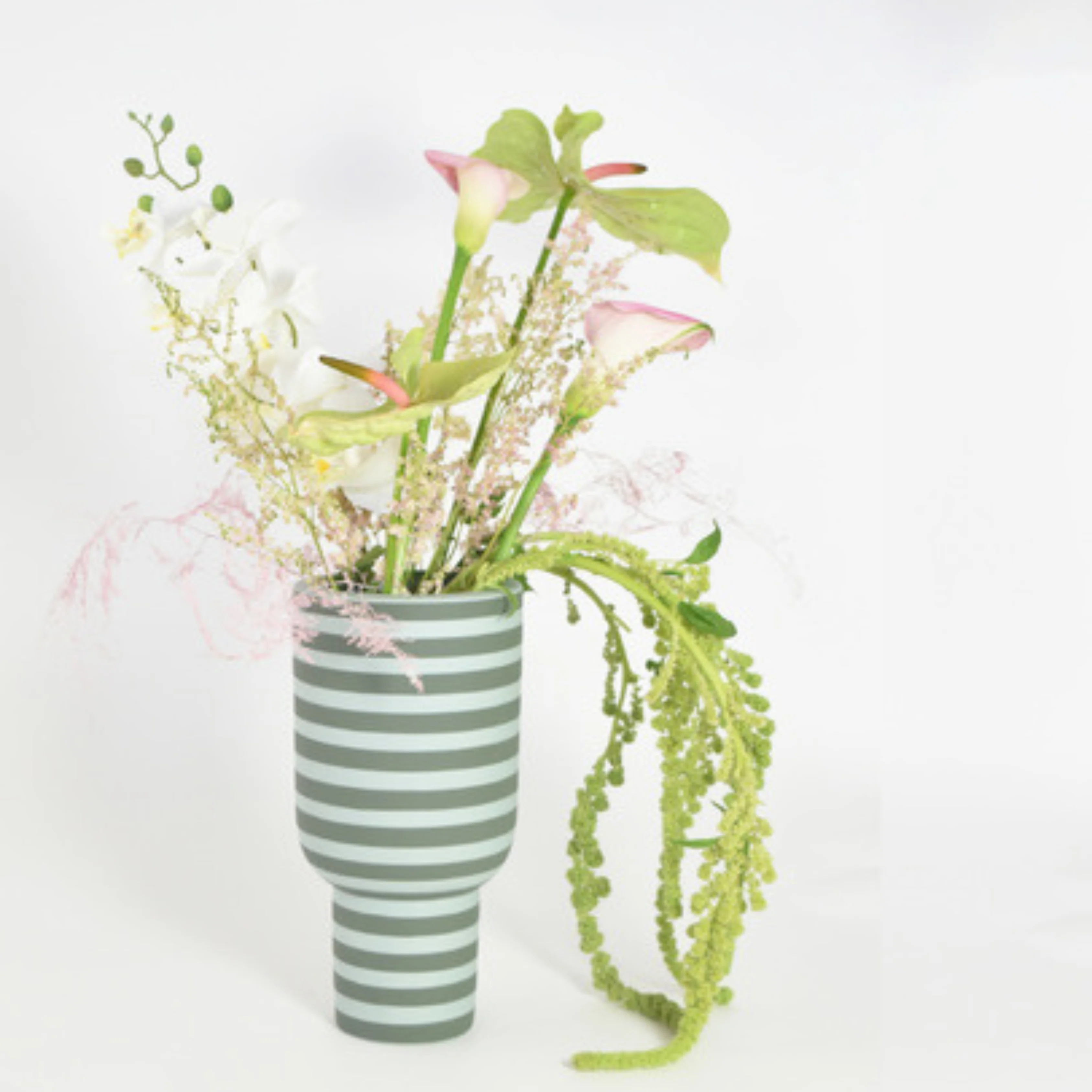 Varia Sculptural Vase Dusty Green/Forest - Image 3